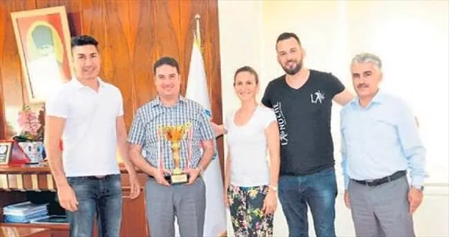 Şampiyonlardan ziyaret