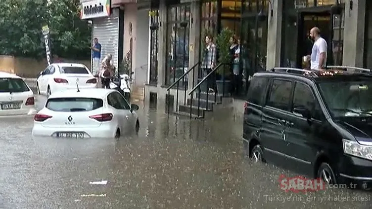 SON DAKİKA | Meteoroloji uyarmıştı: İstanbul yine sele teslim oldu! Maltepe’de araçlar mahsur kaldı!