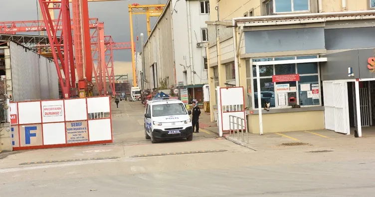 Tersanede iskele çöktü: 2 işçi yaralandı