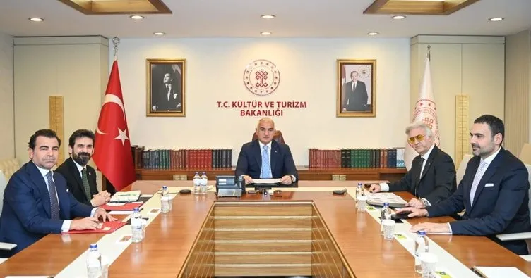 Kültür ve Turizm Bakanı Mehmet Nuri Ersoy Tamer Karadağlı ile bir araya geldi