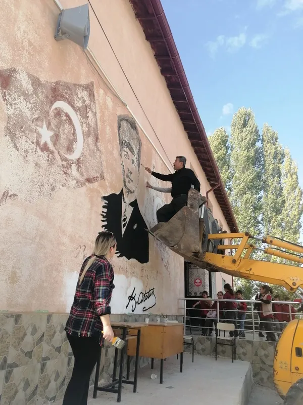 cumhuriyetin-100-yilinda-ataturk-posteri-ve-turk-bayraklari-resim-calismasi-1698314944691.jpg