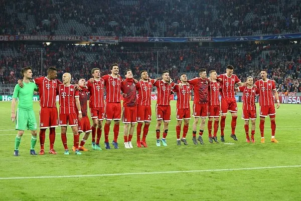 Yarı finalde ortalık karıştı! Buffon hakemin üzerine yürüdü