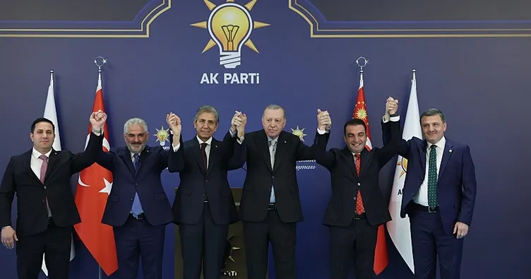 Rozetlerini Başkan Erdoğan taktı! 7 belediye daha AK Parti’ye katıldı