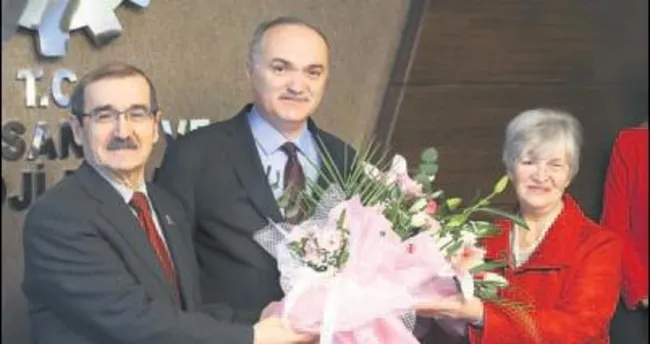 Özlü öğretmenlerini makamında ağırladı