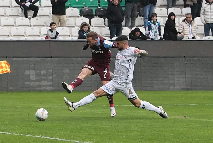 trabzonspor-konyada-9010da-yikildi-bordo-mavililerin-deplasman-hasreti-surdu-1741027621828.jpg