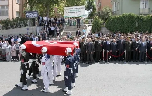 Şehidi son yolculuğuna devletin zirvesi uğurladı