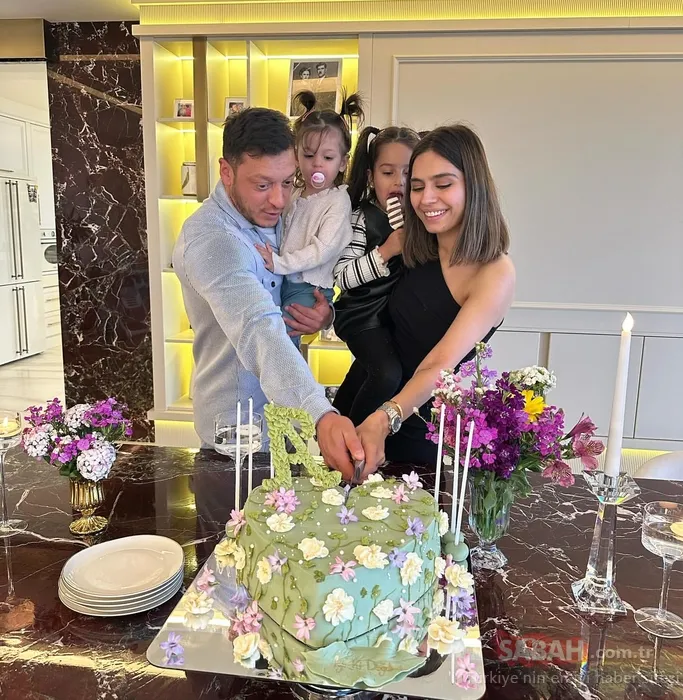 Tescilli güzel Amine Gülşe annesini paylaştı sosyal medya yıkıldı! Güzellik Genlerden