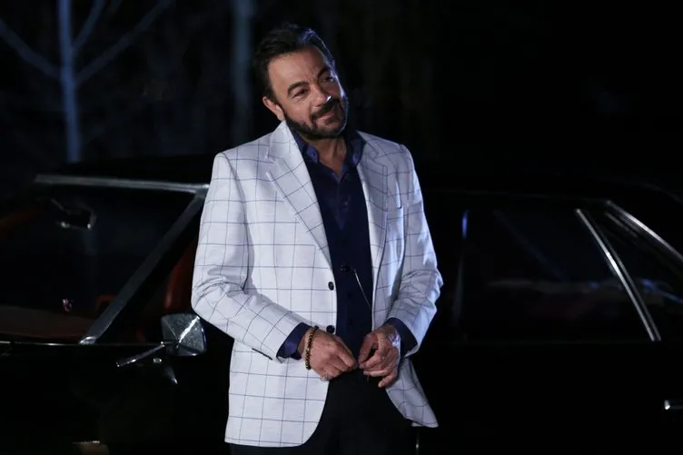 Kerem Alışık oğlu Sadri Alışık ile aynı dizideymiş...Ünlü oyuncu Kerem Alışık'ın oğlu Sadri Alışık dedesinin kopyası!