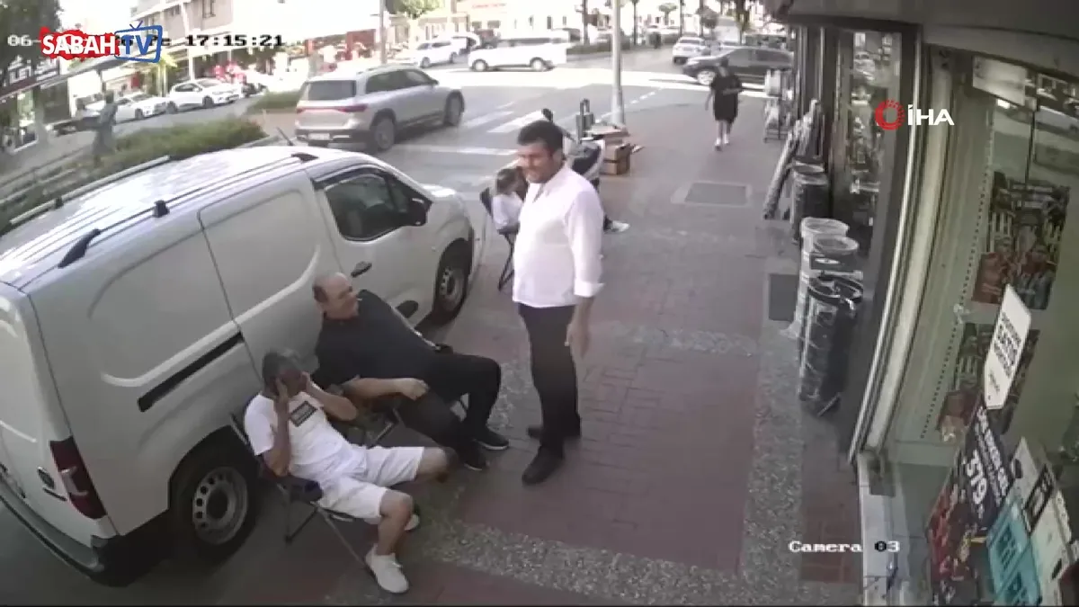 Aynı kavşakta bir saat arayla 2 ayrı motosiklet kazası: 2 yaralı! O anlar kamerada | Video videosunu izle Aynı kavşakta bir saat arayla 2 ayrı motosiklet kazası: 2 yaralı! O anlar kamerada | Video videosunu izle