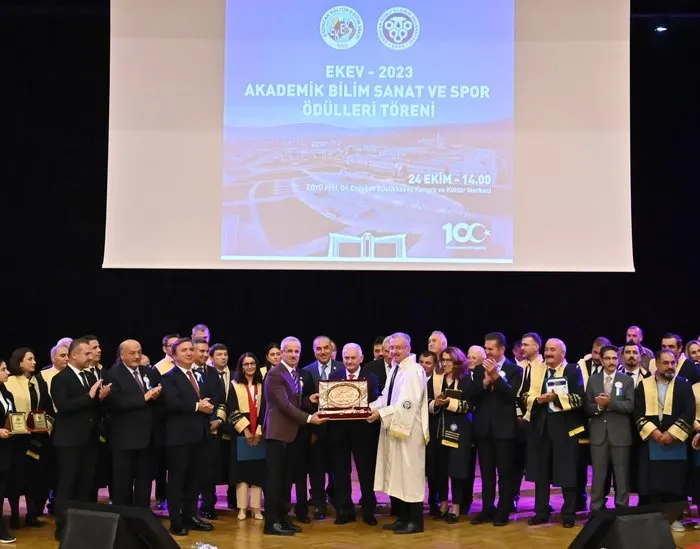ogrencilere-ucretsiz-10-gb-internet-ne-zaman-verilecek-bakan-uraloglu-tarih-vererek-acikladi-1698164676299.jpg