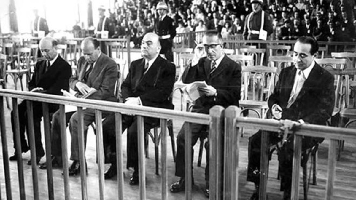Vesayetçi CHP zihniyeti darbenin yoluna taş döşedi