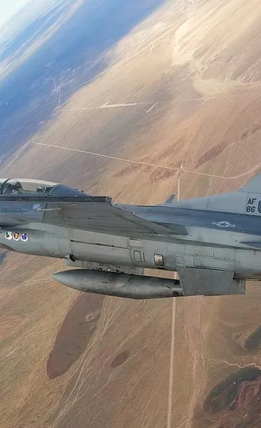 Tayvan’da F-16 savaş uçağı düştü!