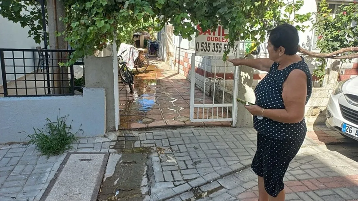 Şarköy’de lağım suyu caddeye akıyor