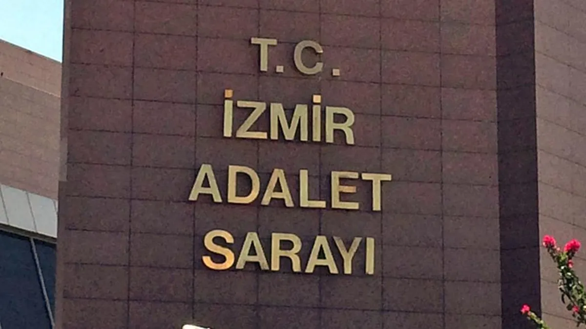 İzmir'de Büyükşehir iştiraki şirkete 'ihaleye fesat' operasyonu: 3 gözaltı İzmir'de Büyükşehir iştiraki şirkete 'ihaleye fesat' operasyonu: 3 gözaltı