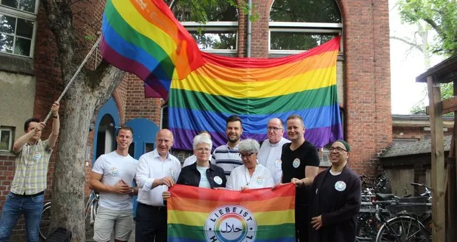 Sözde camide LGBT rezaleti! Belediye başkanı bir de utanmadan sosyal medya hesabından paylaştı