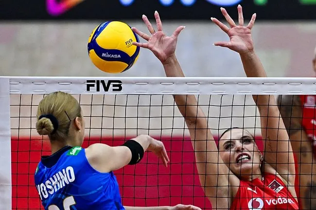 a-milli-voleybol-takiminin-rakibi-japonya-filenin-sultanlari-final-icin-parkede-1757153906159.jpg