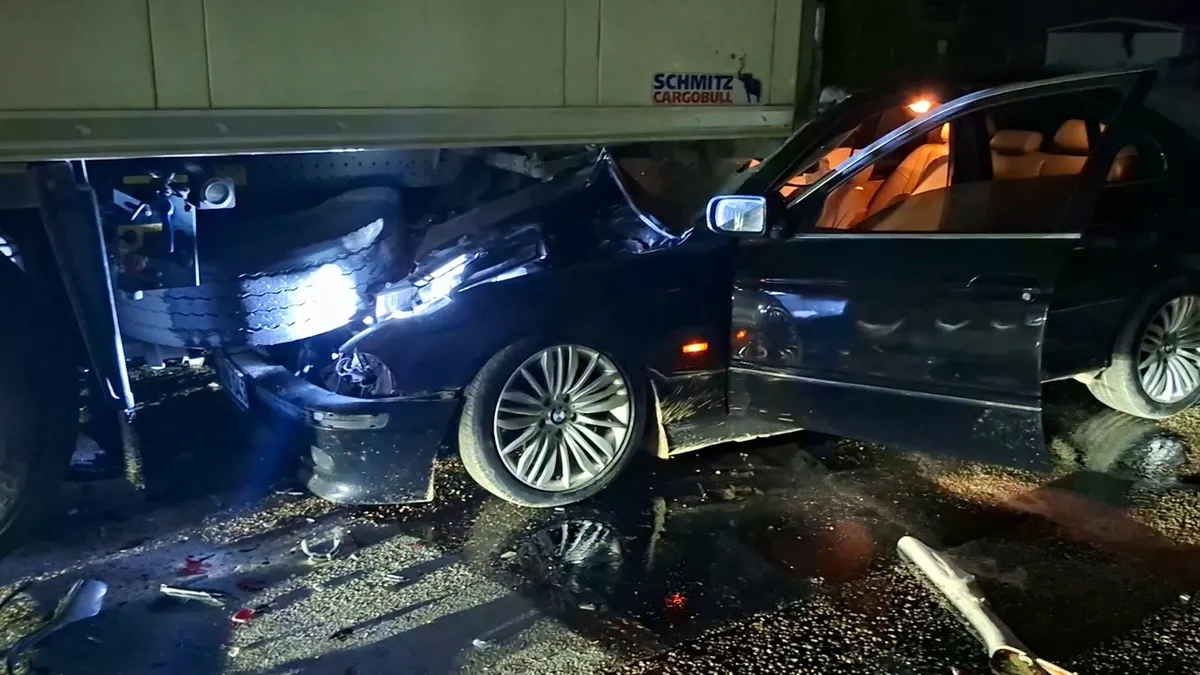 Bursa’da park halindeki TIR’a arkadan çarptı: Otomobil sürücüsü ağır yaralandı! Bursa’da park halindeki TIR’a arkadan çarptı: Otomobil sürücüsü ağır yaralandı!