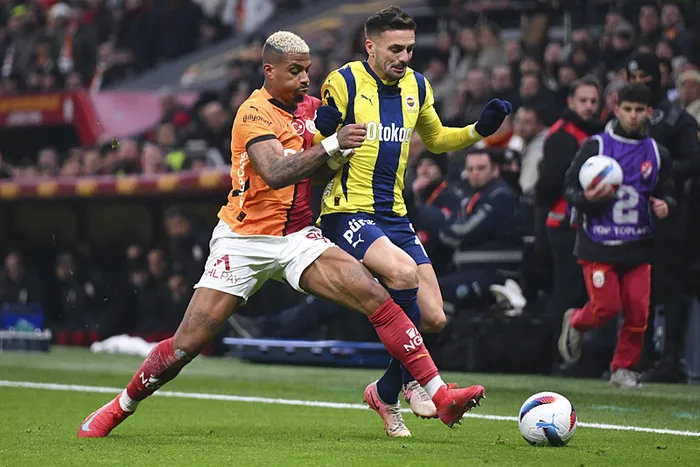 son-dakika-haberi-galatasaray-fenerbahce-derbisinde-gol-sesi-cikmadi-sampiyonluk-yarisinda-puan-farki-degismed-1740423972806.jpeg