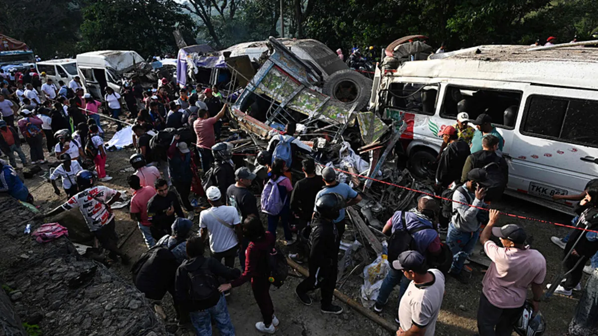Kolombiya’da kara yolu kana bulandı: Bombalı saldırıda 14 kişi can verdi