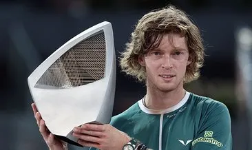 Madrid Açık Tenis Turnuvası’nı erkeklerde Rublev kazandı