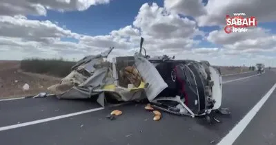 Feci kazada kamyonet kağıt gibi ezilerek paramparça oldu: 2 yaralı | Video