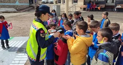 Jandarma öğrencilere “Trafik Dedektifleri Eğitimi” verdi. #ardahan