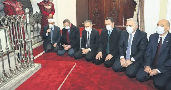 2. Abdülhamid, mezarı başında dualarla anıldı