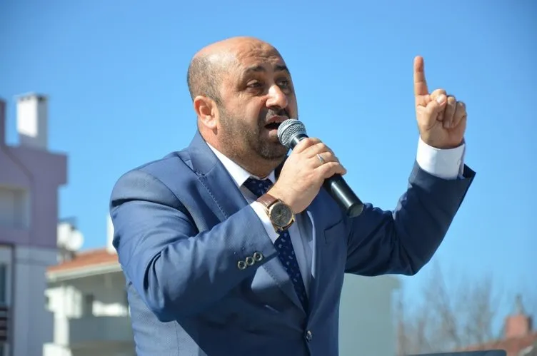 Koronavirüs nedeniyle hayatını kaybeden İlahiyatçı Yazar Ömer Döngeloğlu son yolculuğuna uğurlandı