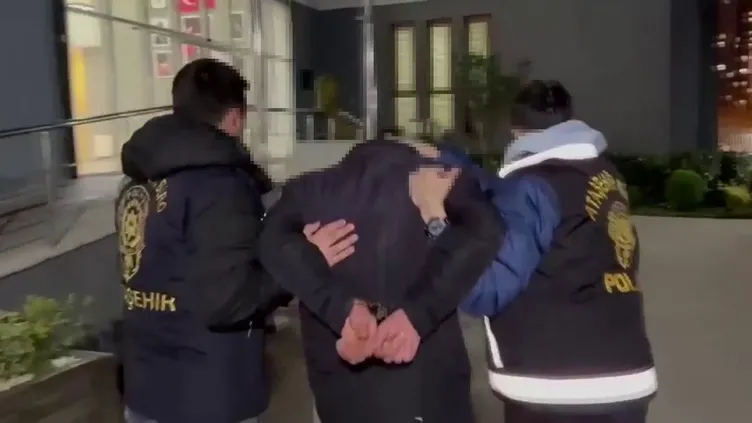 İstanbul’da inanılmaz görüntü: Kuyumcudan çıkan kadın neye uğradığını şaşırdı!