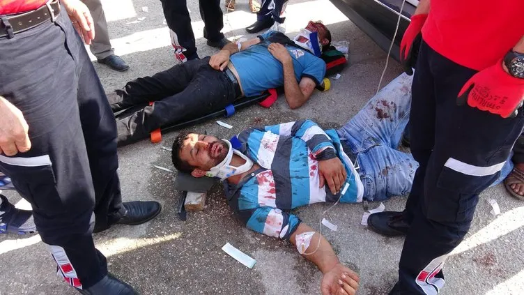 Adana’da otomobiller kafa kafaya çarpıştı: 2’si çocuk 10 yaralı