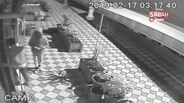 Samsun'da iki küçük çocuğun bir kahvehaneden hırsızlık girişimi görüntüleri isyan ettirdi!