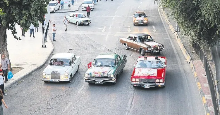 Gaziantep’te klasik otomobiller geçidi