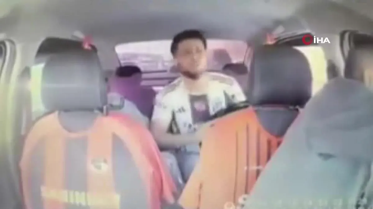 Gaziantep’te rehin alınan taksicinin müdahalesi kamerada | Video videosunu izle Gaziantep’te rehin alınan taksicinin müdahalesi kamerada | Video videosunu izle