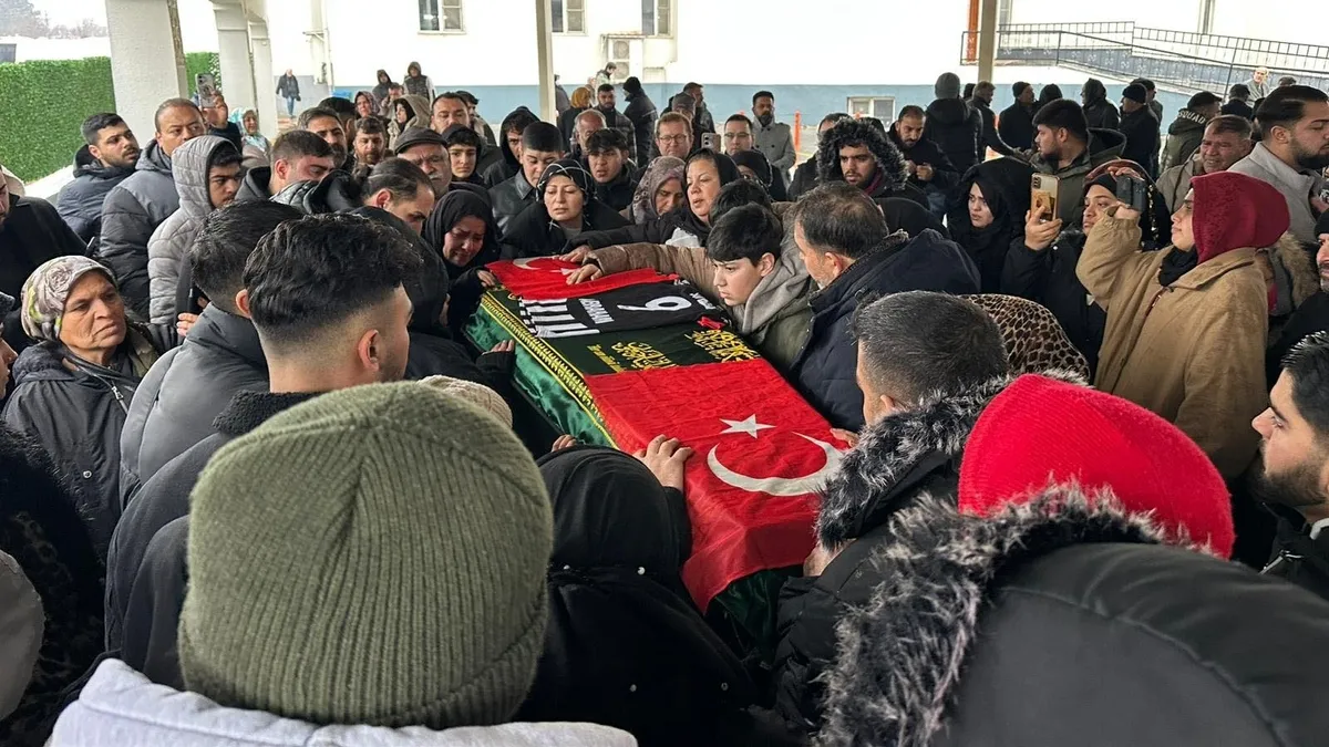 Yunan yolcuya bilet sordu, canından oldu! Gaziantepli gurbetçi son yolculuğuna uğurlandı Yunan yolcuya bilet sordu, canından oldu! Gaziantepli gurbetçi son yolculuğuna uğurlandı