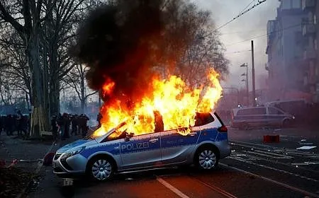 Frankfurt sokakları alev alev yandı