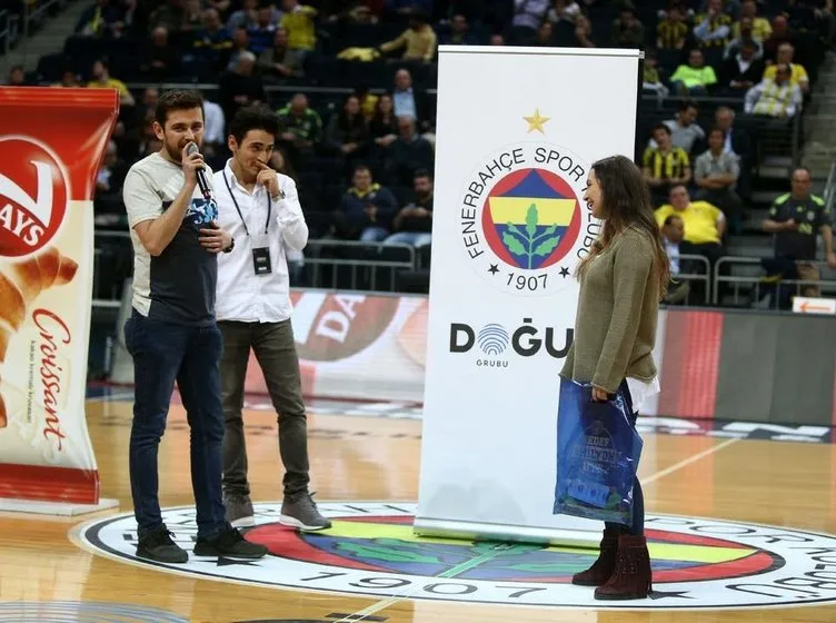 Fenerbahçe maçında sürpriz evlilik teklifi