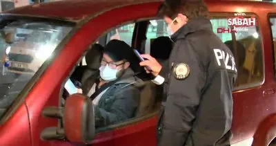 Seyahat kısıtlamasının başladığı İstanbul’da polis ekiplerinin belge kontrolü kamerada