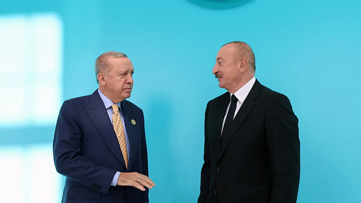 Başkan Erdoğan, Azerbaycan Cumhurbaşkanı Aliyev’in verdiği resmi yemeğe katıldı Başkan Erdoğan, Azerbaycan Cumhurbaşkanı Aliyev’in verdiği resmi yemeğe katıldı
