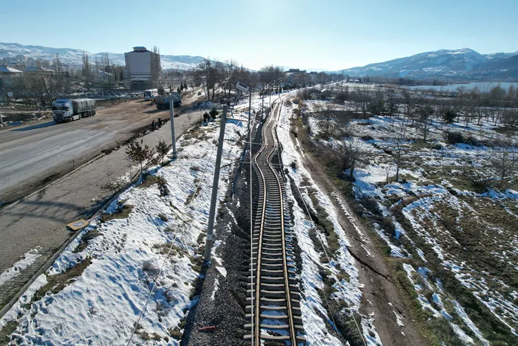 Gölbaşı'nda yamulan tren rayları havadan görüntülendi