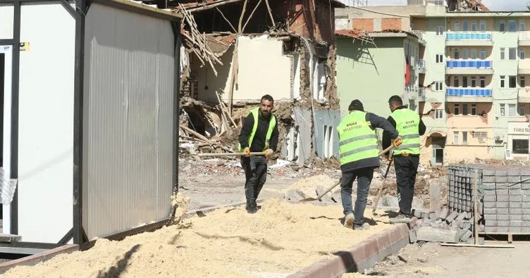 Depremin yıkıma neden olduğu Doğanşehir’de 2 konteyner çarşı kuruluyor