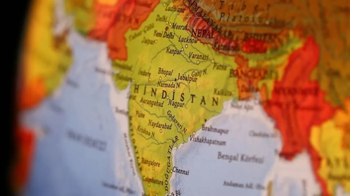 Hindistan’da facia: Askeri araç uçuruma yuvarlandı, 10 asker öldü Hindistan’da facia: Askeri araç uçuruma yuvarlandı, 10 asker öldü