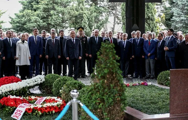 8. Cumhurbaşkanı Turgut Özal mezarı başında anıldı