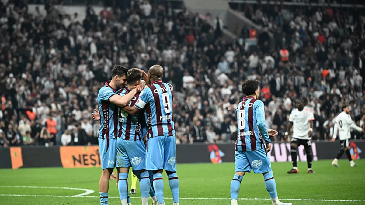 Trabzonspor’a övgü dolu, Beşiktaş’a zehir gibi sözler! Vasatizm girdabında...