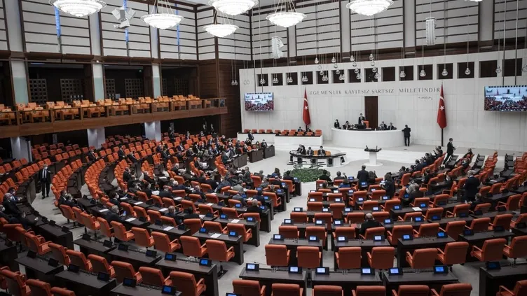 EYT SON DAKİKA: Yasa Meclis’ten geçti: Resmi Gazete’de yayımlanacak! EYT ne oldu, çıktı mı? İşte emeklilik şartları