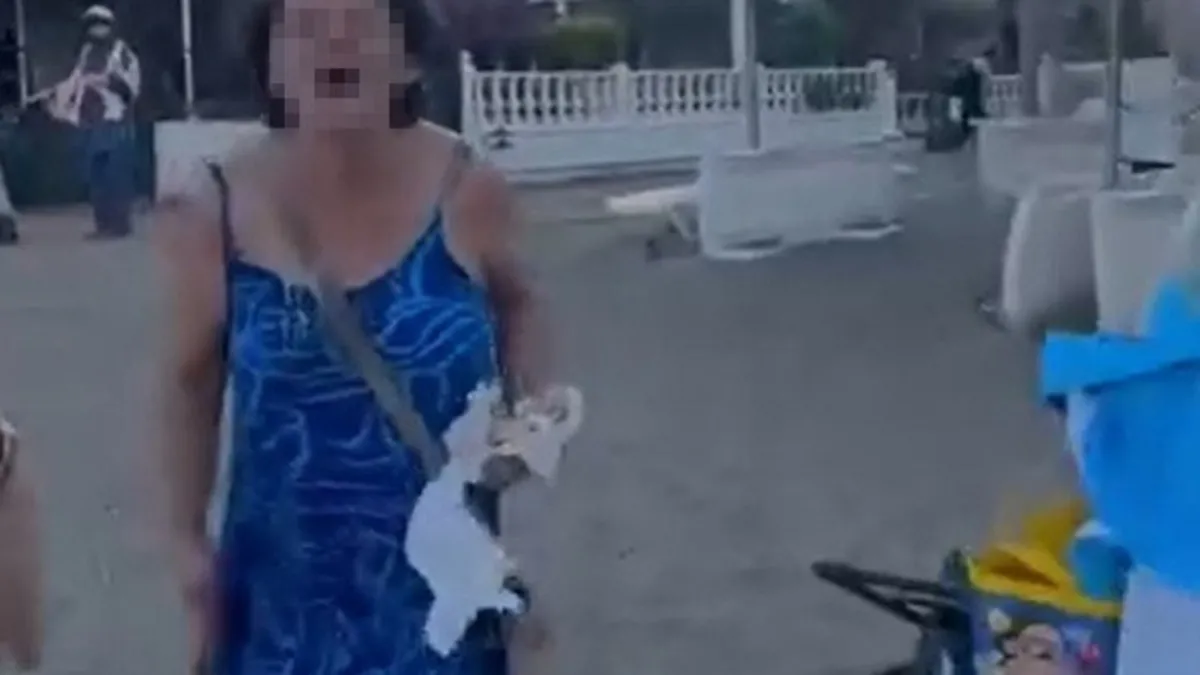 İzmir'de plajda skandal görüntüler! Tesettürlü anne ve kızına sözlü saldırı