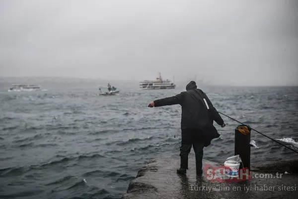 Yağmur ve rüzgar vatandaşlara zor anlar yaşattı