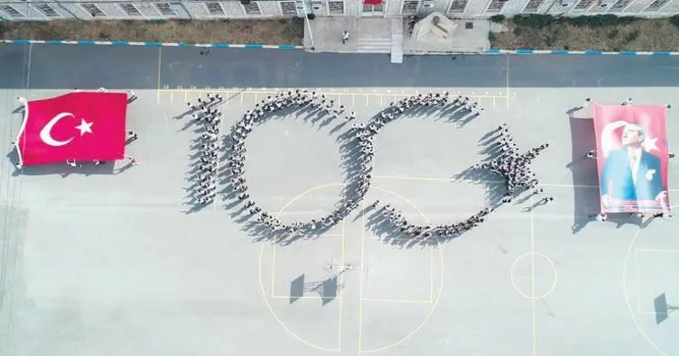 Mersin’de 100. yıla özel koreografi