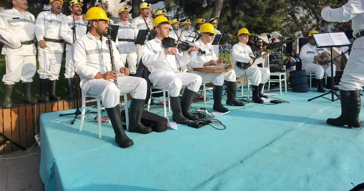 Madenciler bu kez sahnede konser verdiler