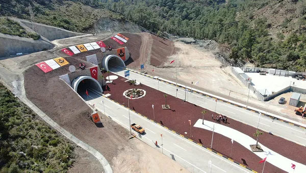 antalyayi-ege-ve-ic-anadoluya-bagliyor-100-yillik-ruya-gercek-oldu-1650252705595.jpg