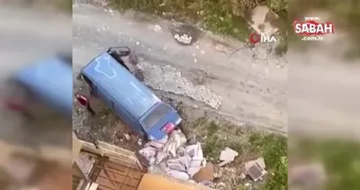 Başakşehir’de minibüsteki onlarca moloz çuvalını sitenin duvar dibine atıp böyle kaçtılar | Video